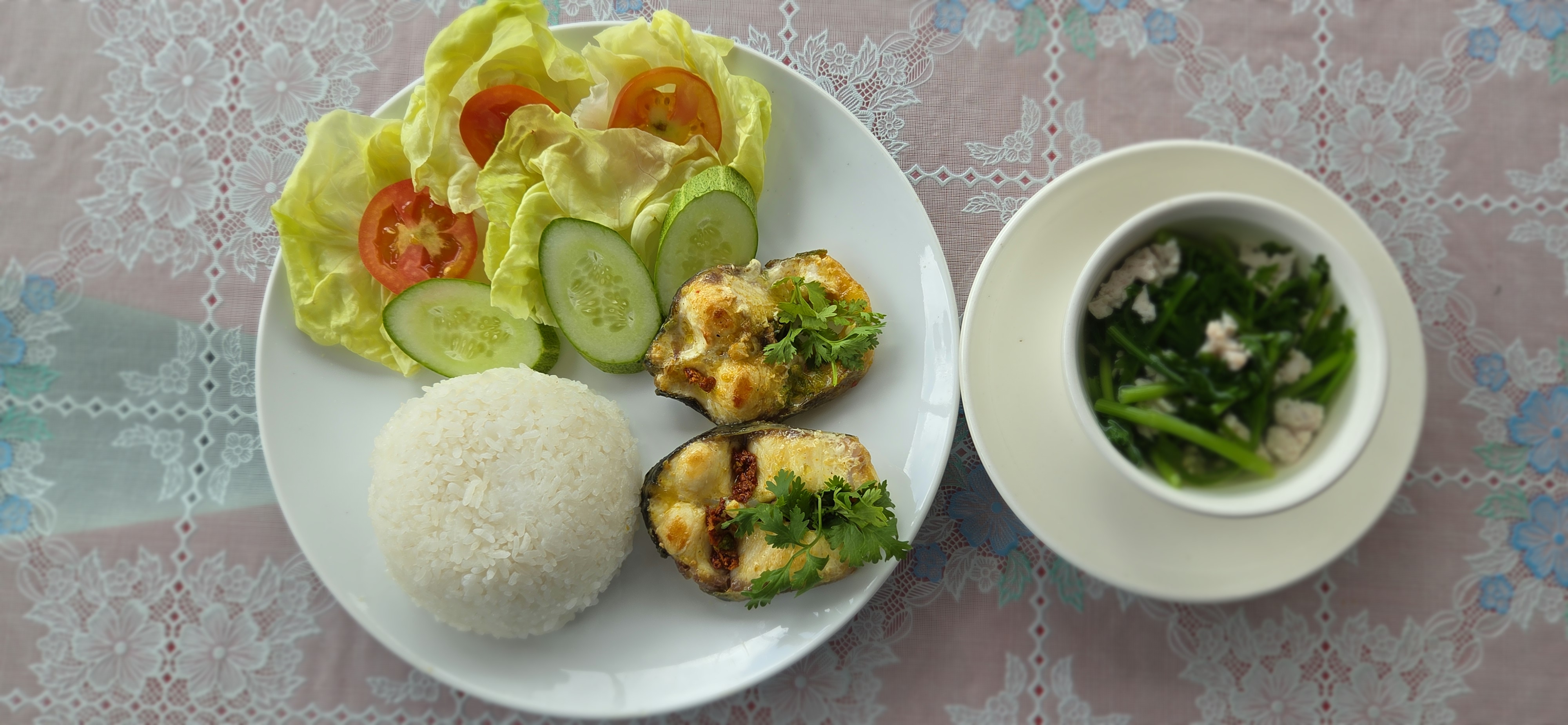 Cơm cá tầm nướng nghệ thơm ngon