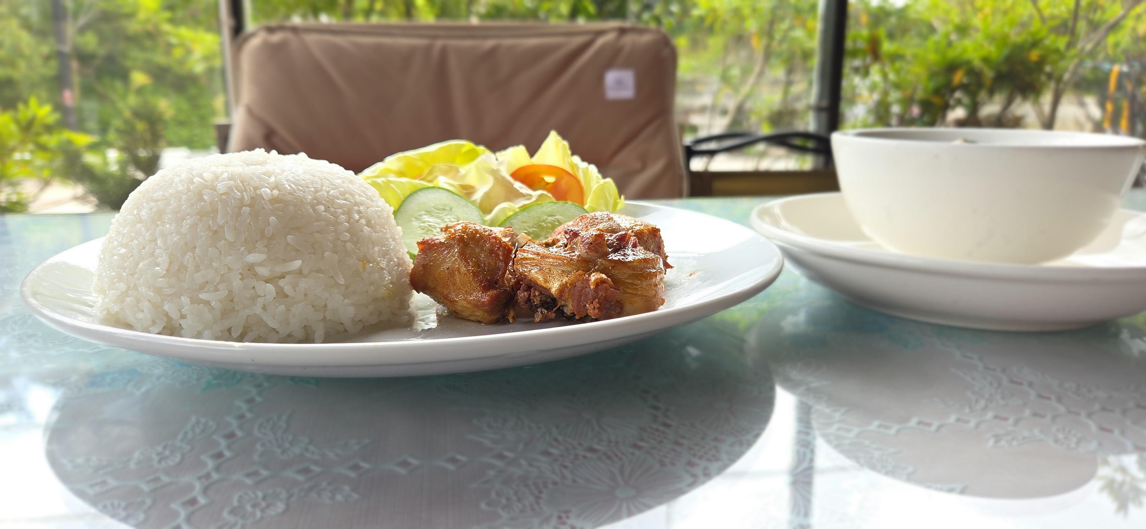 Cơm gà đồi nướng đậm đà
