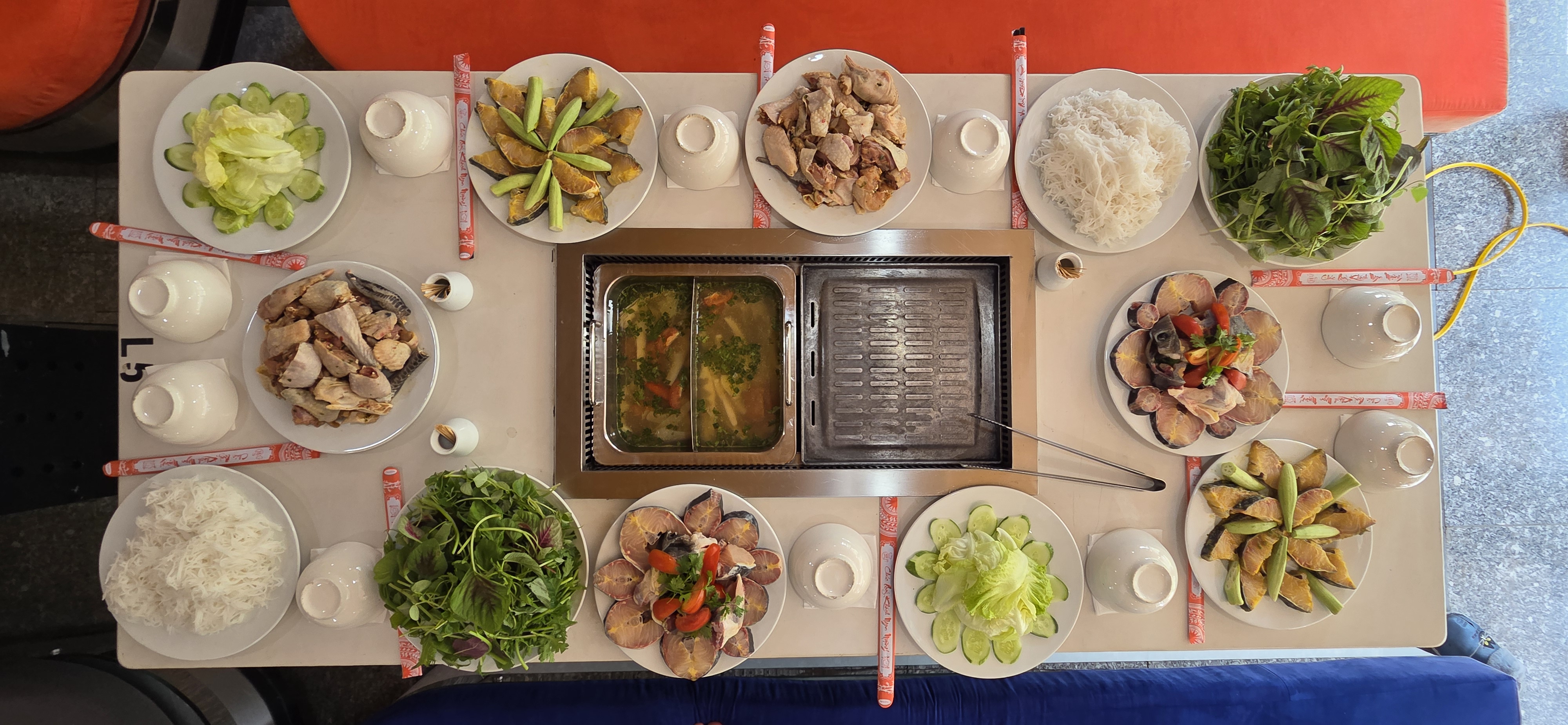Combo cá tầm lẩu nướng gà đồi dành cho 10 khách