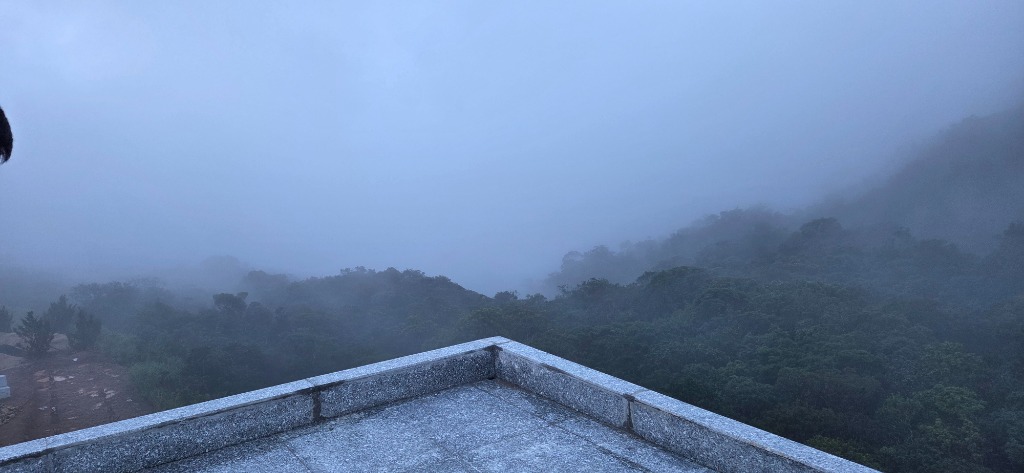 Biển mây đỉnh núi Anara Peak 4